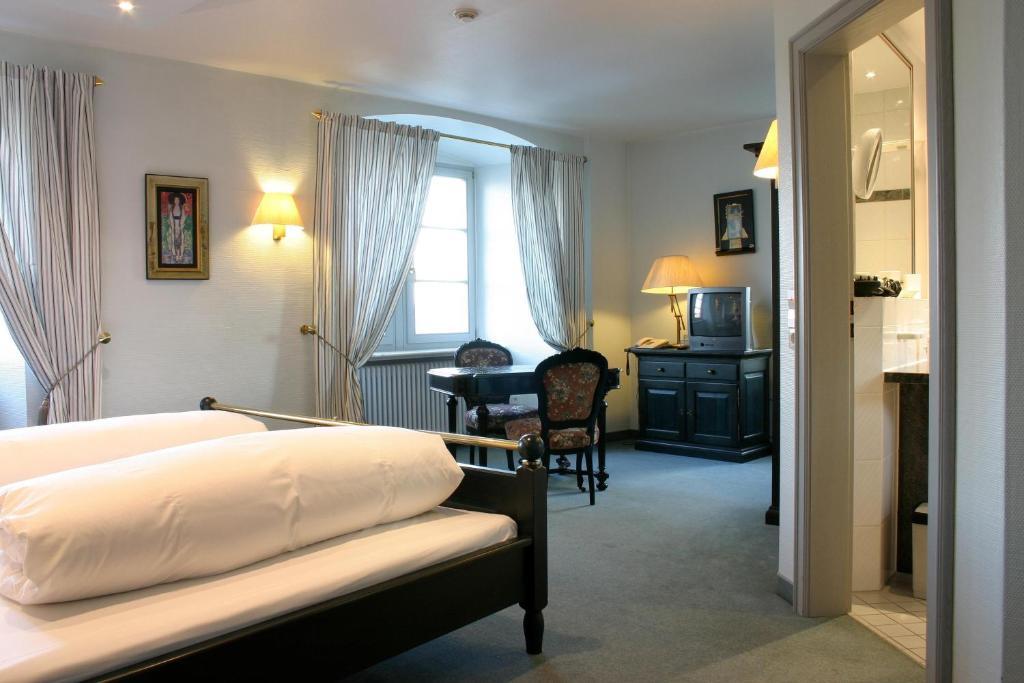 Schloss Neuburg Hotel มอสบาค ห้อง รูปภาพ